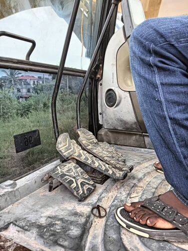 EXCAVATOR 320D Hours 10,727