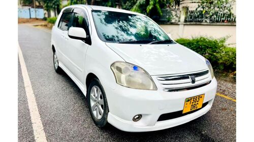 Toyota raum 