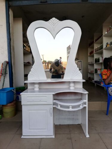 Dressing table nzuri na 