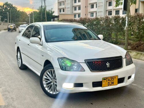 Toyota crown athlete 
