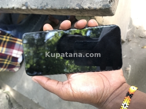 Infinix Hot8  Haina Kipengele