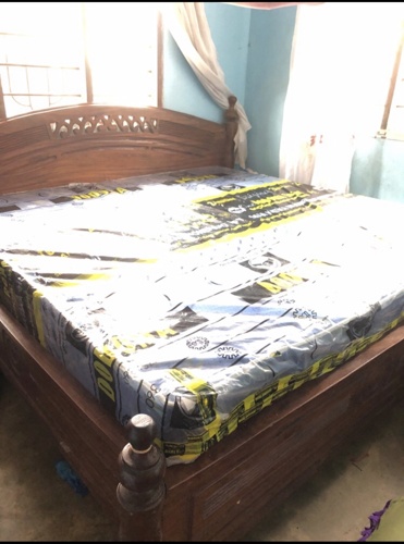 Kitanda 6 Kwa 6 ,Mbao Ngumu
