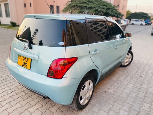 TOYOTA IST