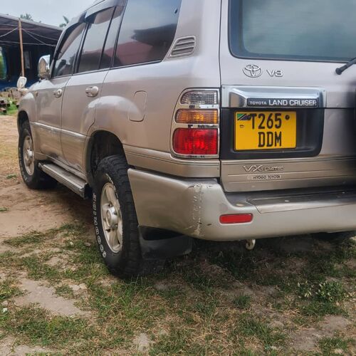 LANDCRUISER V8 FUEL PETROL 