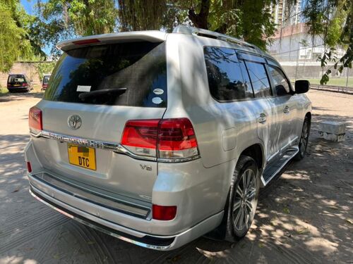 Landcruiser 200 series V8