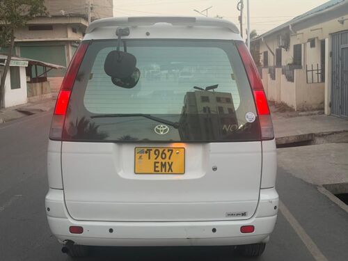 Toyota Noah EMX