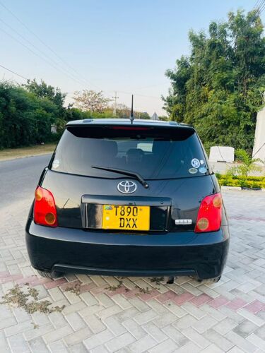 TOYOTA IST