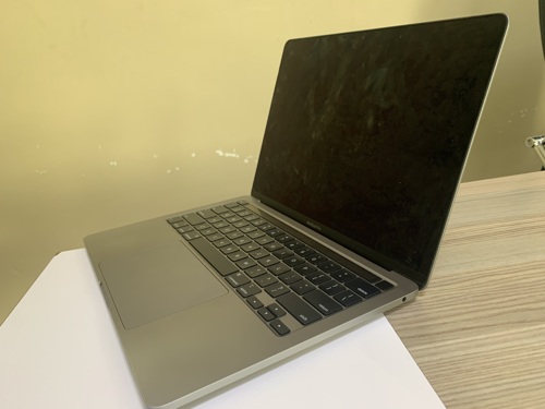 Clean MacBook Pro 13' 2020