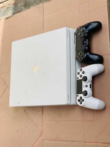 game ps4 pro with 15games inside