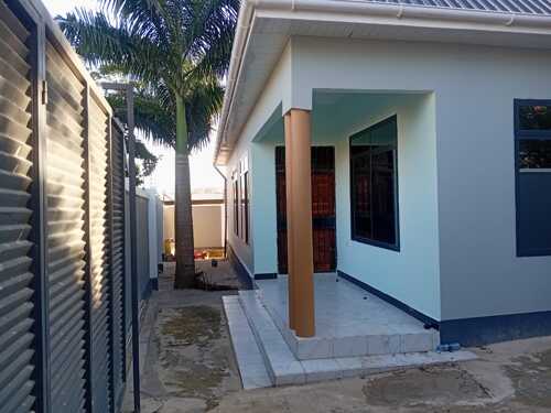 IMESHUSHWA BEI MADAKE FLAMINGO