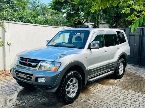 Mitsubishi Pajero Petrol 