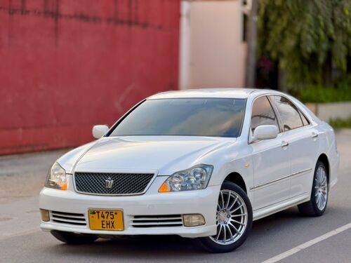 Toyota Crown athletes 