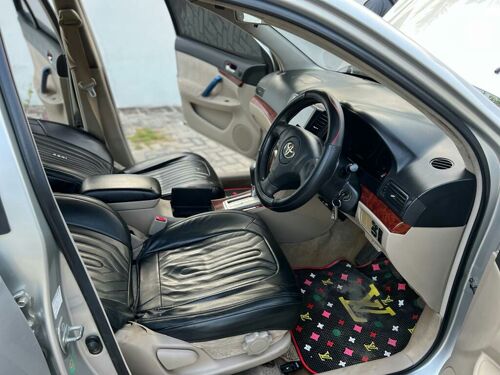 TOYOTA PREMIO F
