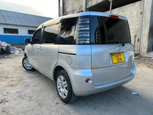 Toyota Sienta DY