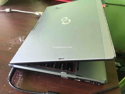 Fujitsu Core i5