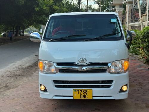 TOYOTA HIACE QUANTUM 