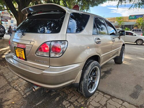 Toyota harrier old 