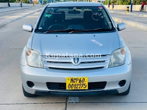 TOYOTA IST