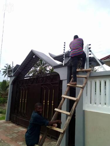 ELECTRICAL FENCE SPECIAL OFFER (22,000/= per meter)