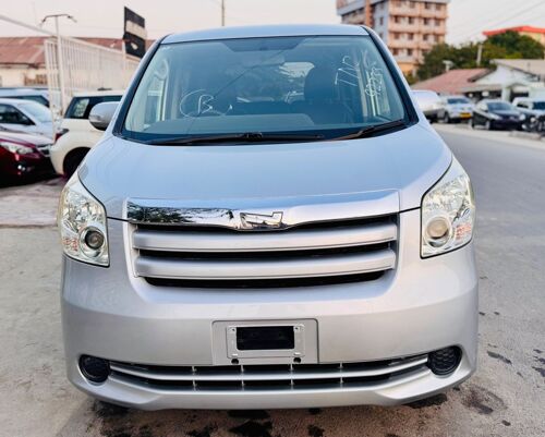 Toyota Noah kopa,wekeza