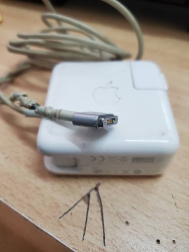 MAC BOOK AIR CHARGER