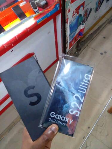 Samsung galaxy s 22 bland new