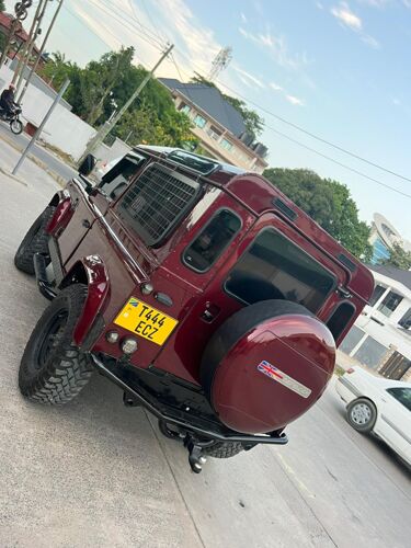 Land Rover Defender 
