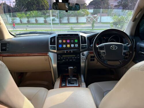 Land cruiser V8 nzuri sana
