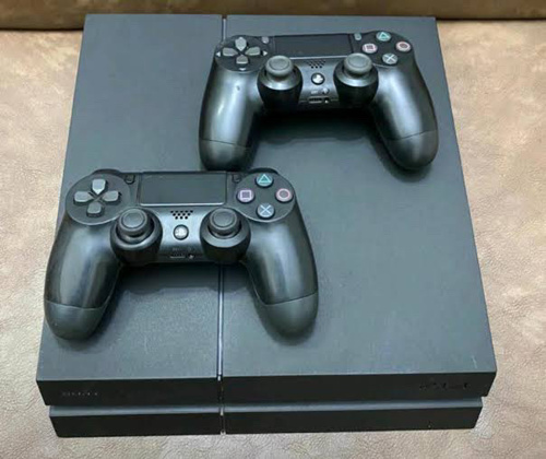 Ps4 Fat 2controllers version9