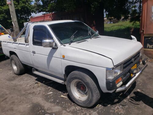 Nissan pickup 
