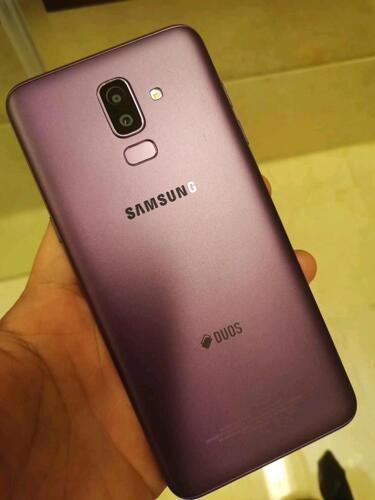 Samsung J8