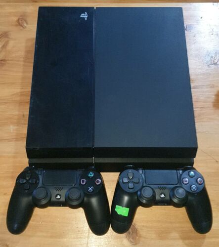 PS4 1TB 20 GAMES 2 CONTROLLERS