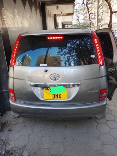 Toyota isis 