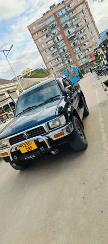 NAUZA TOYOTA HILUX PICK UP 