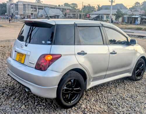 TOYOTA I S T 