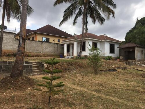 HOUSE AND PLOT FOR SALE AT MABWEPANDE AREA
