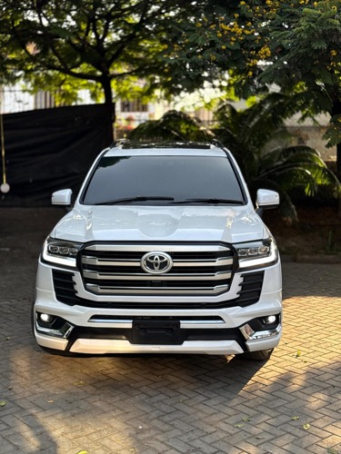 NAUZA TOYOTA LANDCRUSER 