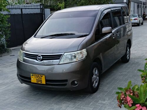 NISSAN SERENA