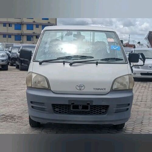 TOWN HIACE NAUZA NEW 