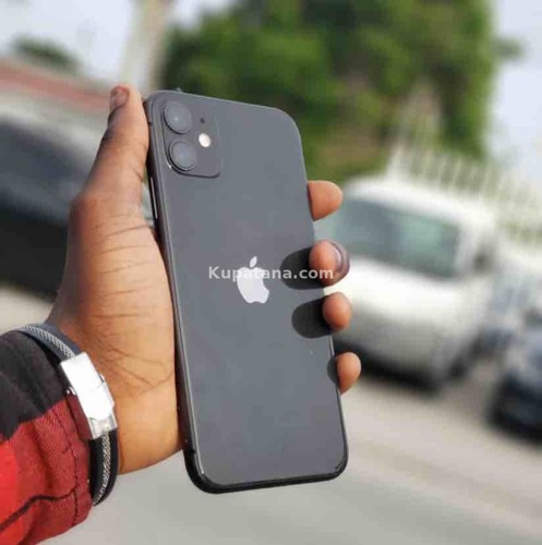 IPHONE 11 128GB CLEAN AND NEW NATAKA 1,250,000 TU