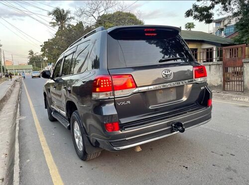 Landcruiser vxr v8 Manual DR