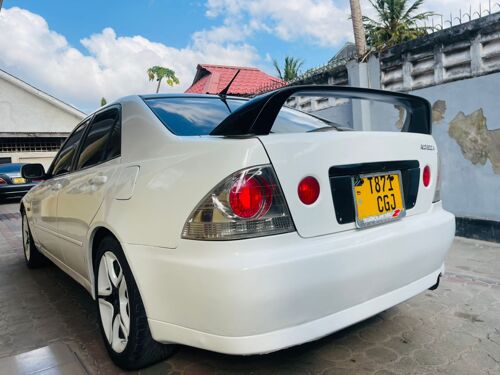 Toyota altezza 