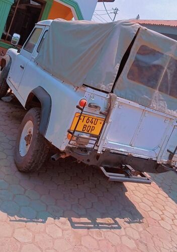 LAND ROVER DEFENDERS 