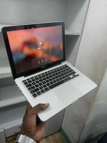 MacBook core i5 