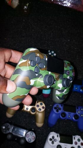 PLAYSTATION 4 game pad