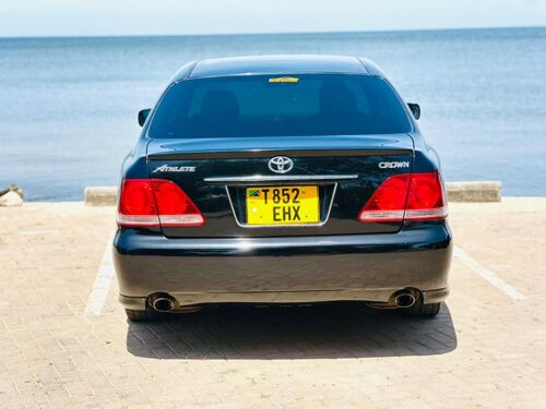 TOYOTA CROWN IPO MWANZA