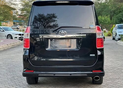 NAUZA TOYOTA NOAH NEW SHAPE 