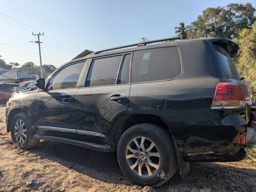 Land Cruiser V8 petrol 