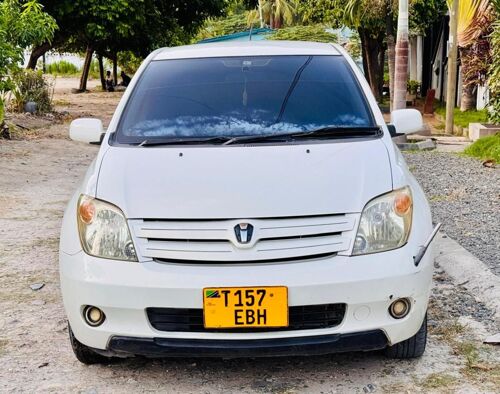 Toyota Ist Lipa awamu mbili 