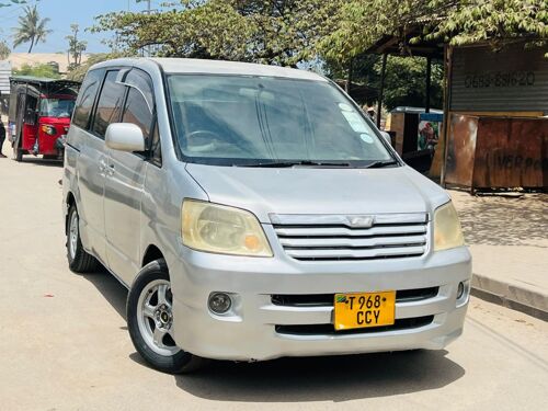 Sadaka sadaka Toyota noah 